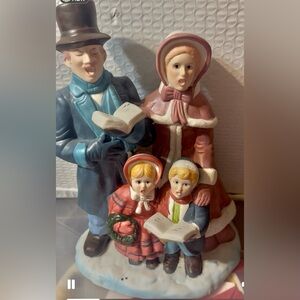 Vintage Christmas caroling family Plays Silent Night. Works.